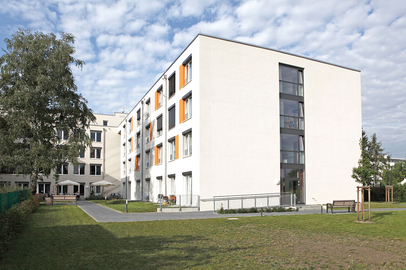 Außenansicht des Pflegeheims von Korian Haus Fontanehof in Berlin Ludwigsfelde
