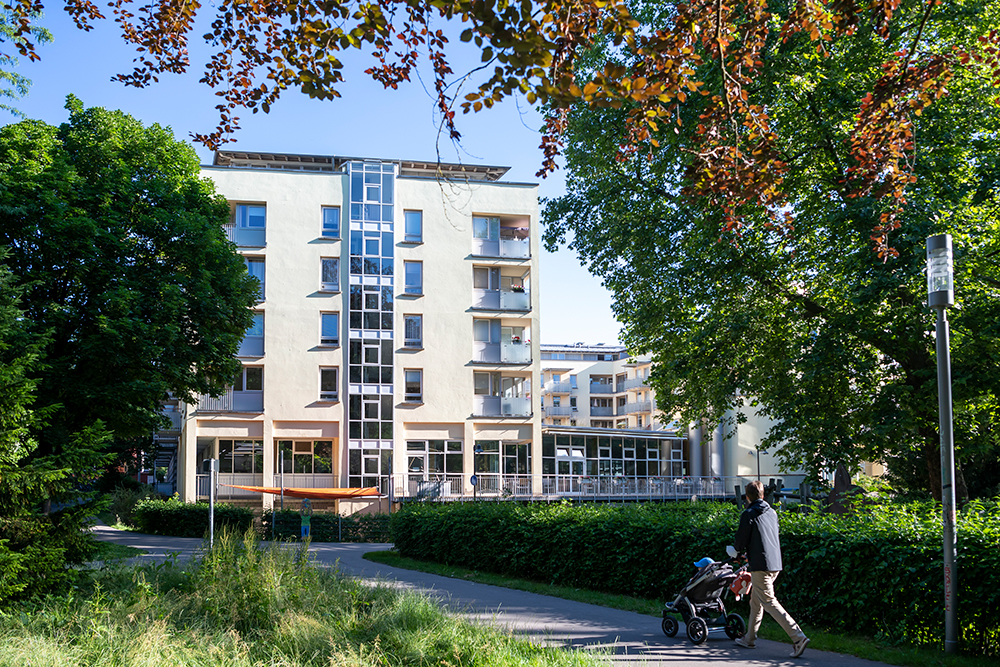 Betreutes Wohnen in der Seniorenresidenz Elisa Ulm_ Aussenansicht Park