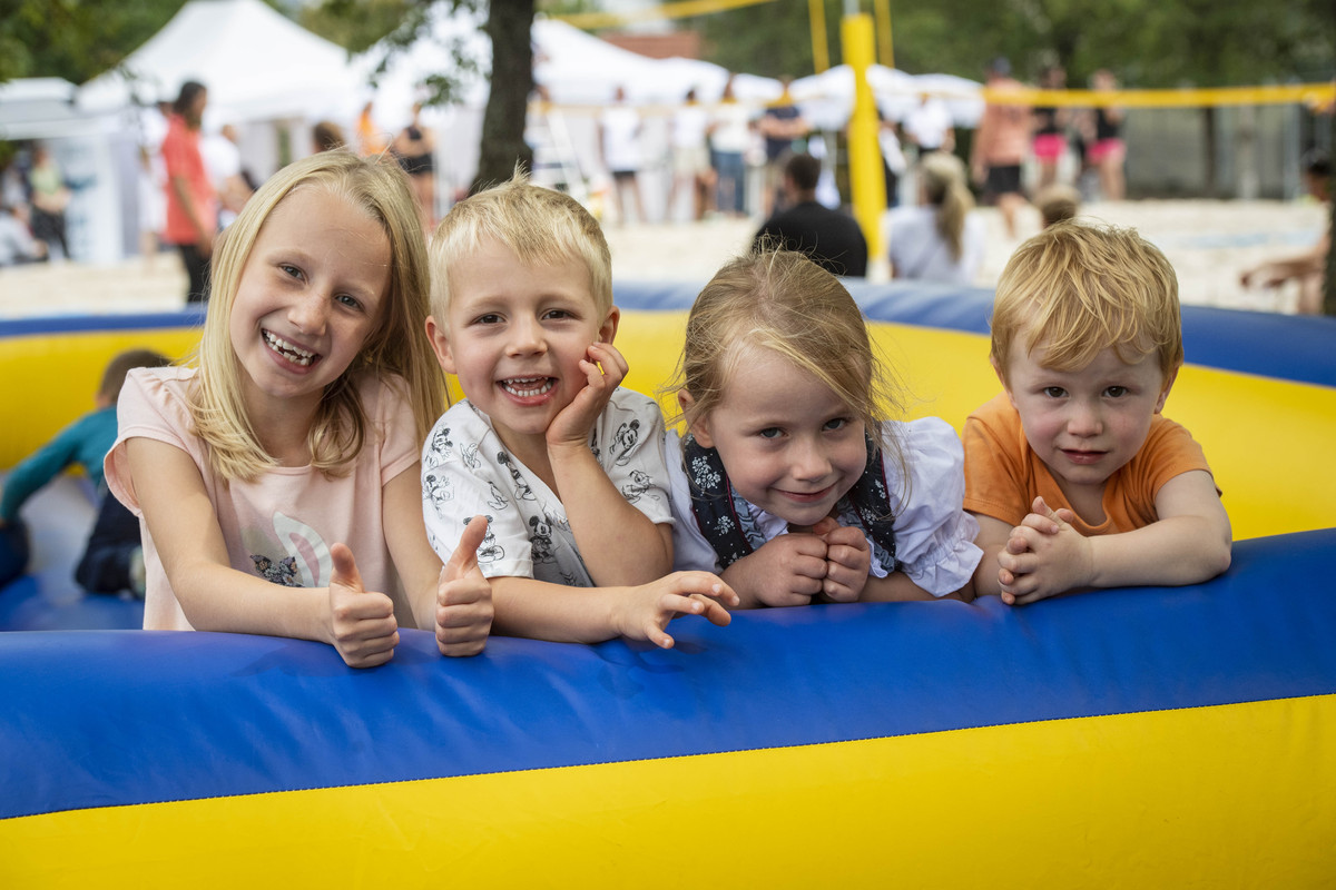 korian-3094-beachvolleyball-2022-09-03-kinder-huepfburg