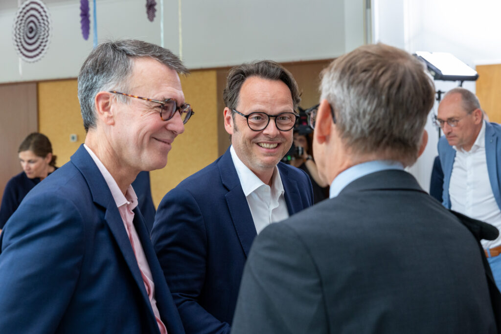 Korian_Pflege2030_Abschlussveranstaltung mit den Rednern Christian Gharieb (CEO pflegezuhause.liveutschland GmbH9 und Rémi Boyer (Group Deputy CEO von Clariane)
